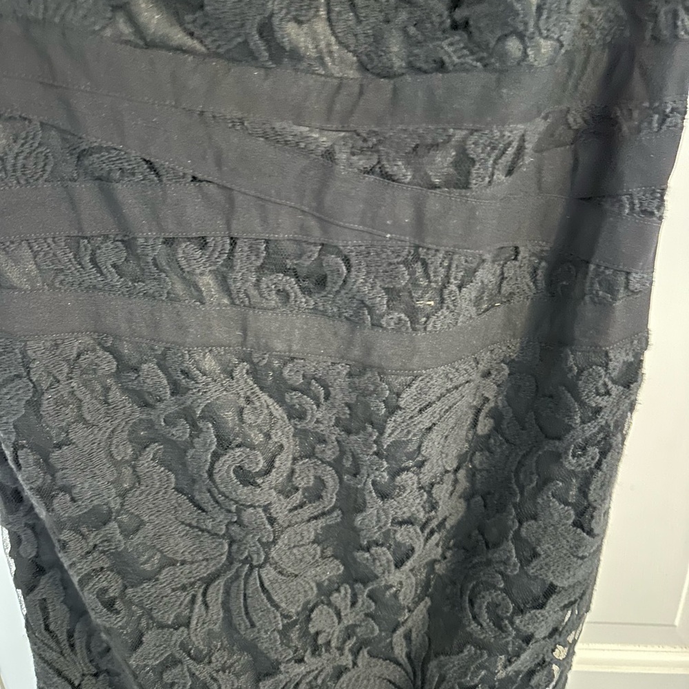 Elegant Black Lace Dress - Picture 6 of 6